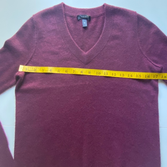Aqua 100% Cashmere V-Neck Sweater Burgundy Size Small - Picture 6 of 9